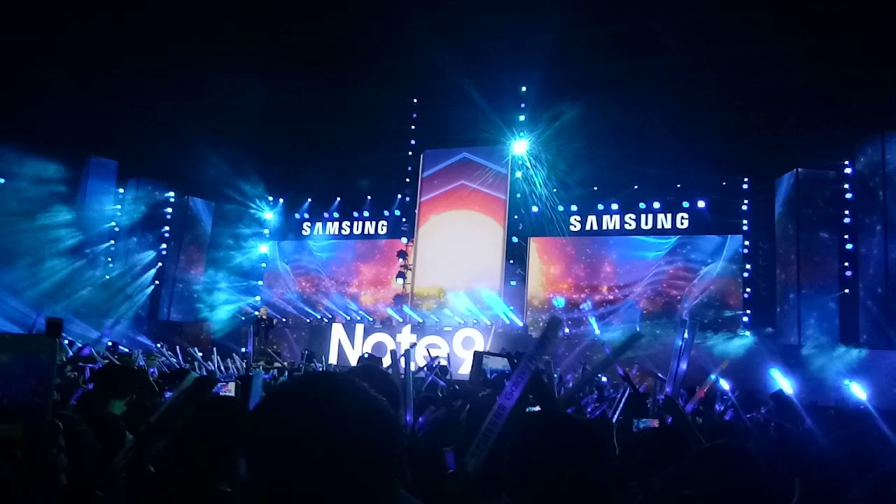 Cây cổ vũ phát sáng in dán decal Samsung