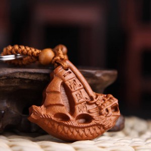 Móc khóa gỗ khắc hình thuyền rồng